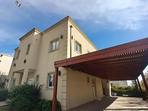 Casa en Venta en Pilar del Este - Santa Guadalupe, USD 275.000