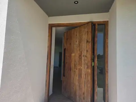 Casa en Alquiler con 1 cochera