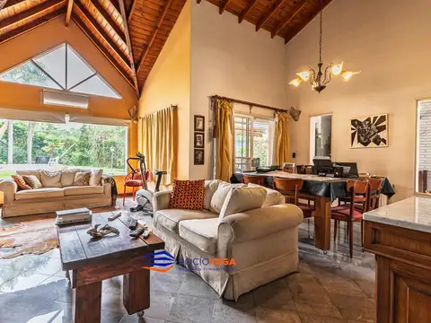 Casa en Venta con 1 cochera
