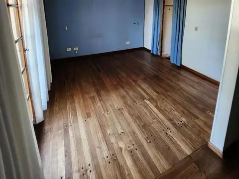 Casa en Venta con 4 cocheras