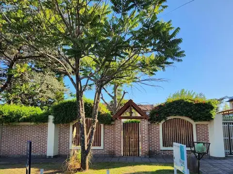 Excelente chalet 5 ambientes - Castelar Norte