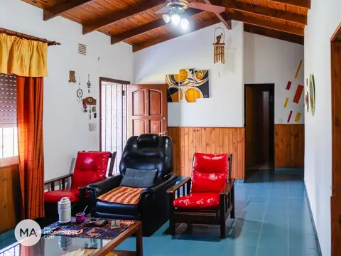 Casa 5 ambientes con 2 baños