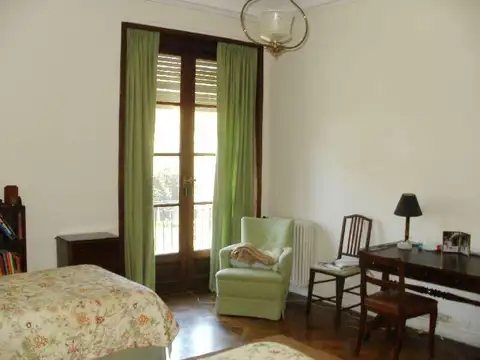 Casa en Venta con 4 cocheras