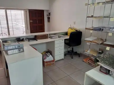 CASA EN VENTA LA PLATA 4 DORMITORIOS COCHERA PATIO