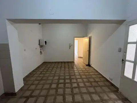 Casa 5 ambientes con 1 baño
