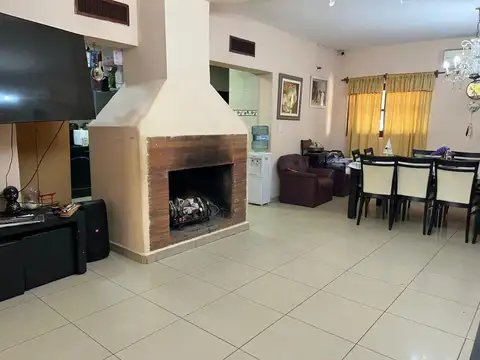 Casa en Venta con 3 cocheras