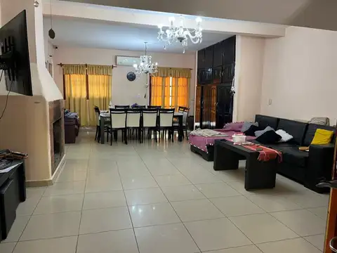 Casa 11 ambientes con 3 baños