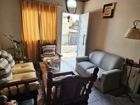 Casa 5 ambientes con 2 baños