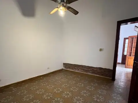 Casa 6 ambientes con 1 baño