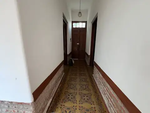 Casa en Alquiler con 2 cocheras