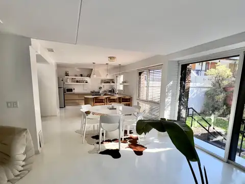 Casa 7 ambientes Barrio River 3 cocheras impecable