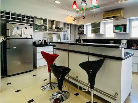 PH EN VENTA 4 AMBIENTES. LOMAS DEL MIRADOR