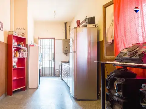 VENTA CASA 3 AMB C/COCHERA Y GALPON EN LOTE PROPIO