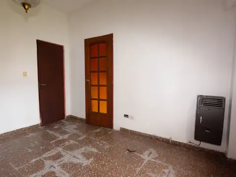 VENTA CASA 4 AMBIENTES CON GARAGE+ JARDIN + PATIO