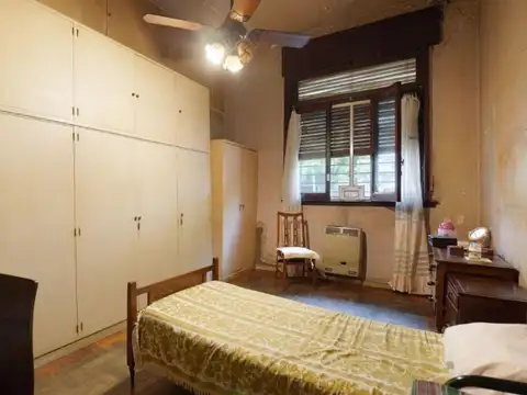 Casa 7 ambientes con 2 baños