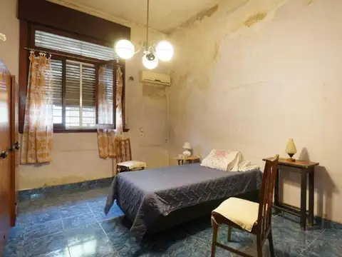 Venta casa 7 amb. a refaccionar  Parque Chacabuco