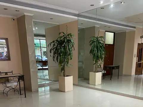 2 Ambientes Reciclado a Nuevo · Piso 8 · Muy Luminoso · Güemes y Coronel Díaz. Apto Prof