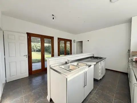 Casa 5 ambientes con 3 baños