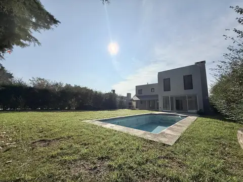 Casa en Alquiler al Oeste