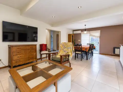 EN VENTA - CASA 4 DORMITORIOS CON PILETA Y PARRILLERO - COUNTRY CLUB LOGARITMO, IBARLUCEA