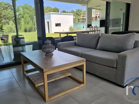 Casa 4 ambientes con 4 baños