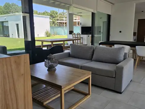 Casa en Venta en Pinamar, USD 410.000