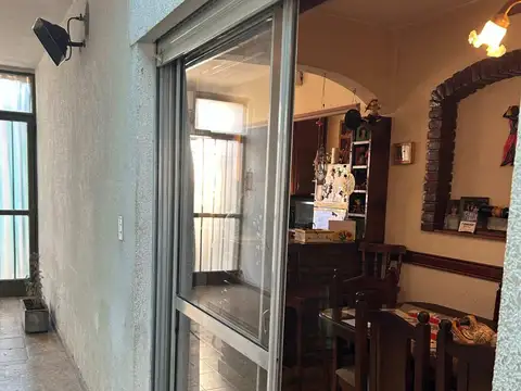 CASA EN VENTA EN PERGAMINO CON GARAJE Y GALPON