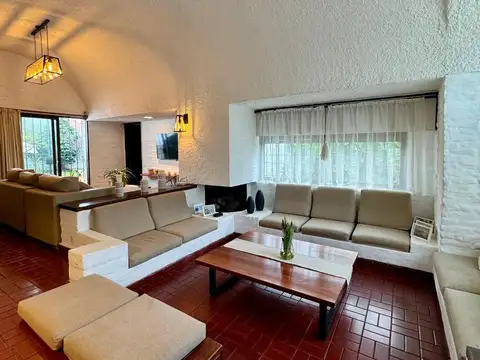 Casa en Alquiler de 4 dormitorios