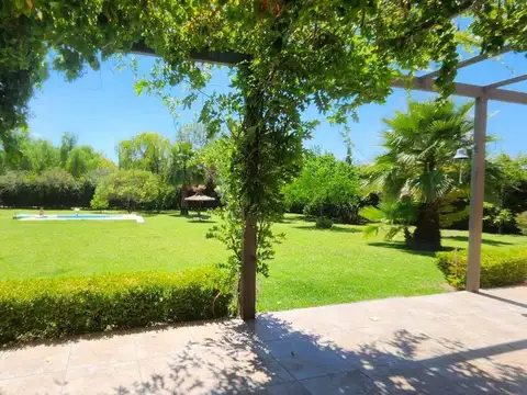 Casa en Venta con 2 cocheras