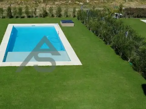 Casa en Venta con 3 cocheras