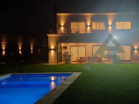 Casa En San Sebastian 4 Ambientes