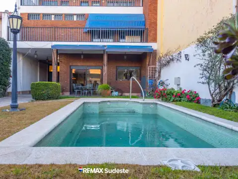 Casa 5 ambientes con 4 baños