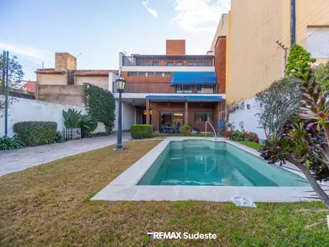 Casa en Venta con 1 cochera