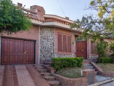 VENTA CASA 4 DORMI B° LOMAS SAN MARTIN CÓRDOBA