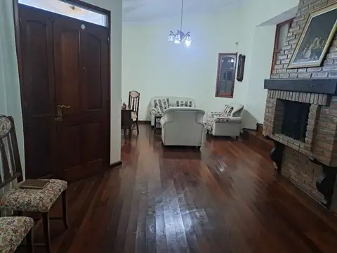 VENTA CASA 4 DORMI B° LOMAS SAN MARTIN CÓRDOBA