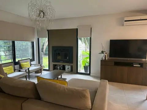 IMPECABLE CASA CON PISCINA EN VENTA SOBRE LOTE DE 1000 METROS EN RANELAGH