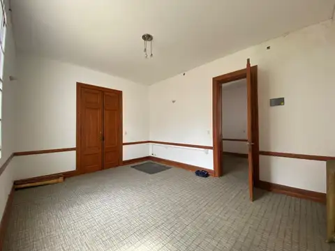 Oportunidad! Impecable y luminosa oficina en Sarmiento al 300