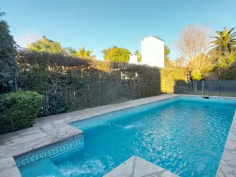 Casa en Venta con 4 cocheras