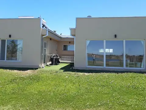 VENTA CASA de dos Dorm. en Villa Tenis Club Mari Menuco - NQ