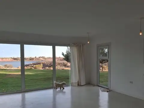 VENTA CASA de dos Dorm. en Villa Tenis Club Mari Menuco - NQ