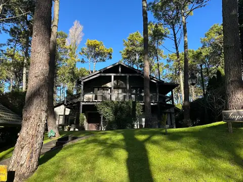 Casa 5 ambientes con 4 baños