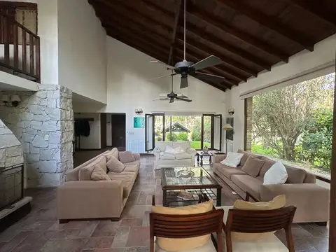 Casa en Venta en Carilo, USD 590.000