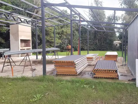 Venta Casa a terminar, estructura de metal, Parque Sakura,  calle Storni al 300,  Exalt. de la Cruz