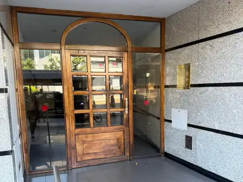 Muy buen departamento 3 ambientes.  Muy Luminoso con vista abierta al hipódromo