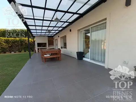 Casa 4 ambientes con 3 baños