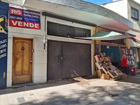 CASA CON DOS LOCALES SOBRE AVENIDA