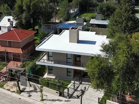 Casa 7 ambientes con 4 baños