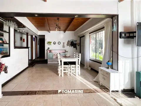 Casa en Venta con 2 cocheras