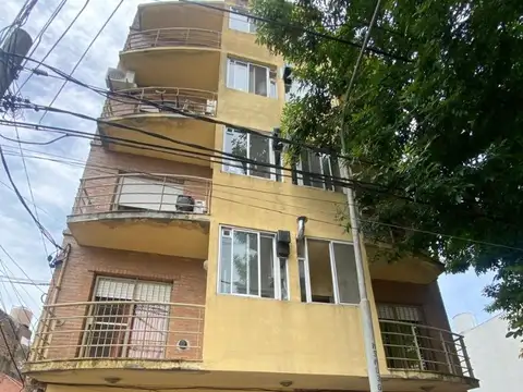 DEPARTAMENTO 3 AMBIENTES CON COCHERA Y BALCON