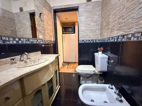 VENTA de Casa con local y terraza en – Villa del Parque - Santa Rita